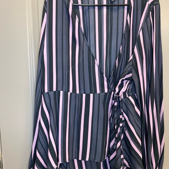 Torrid Stripe Crepe Crop Wrap Blouse Purple - Size 2 - Picture 9 of 10